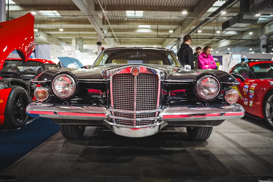 Stutz Blackhawk — pojazd Elvisa Presleya na Retro Motor Show