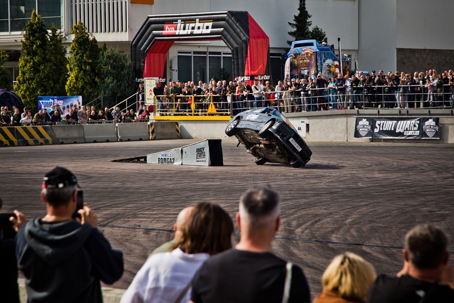 Pokazy na Retro Motor Show