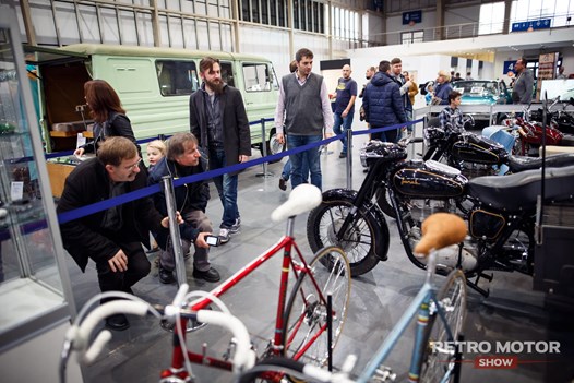 retro motor show 2106